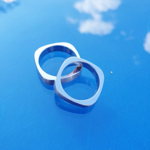 Weißgold Trauringe in ungewöhnlicher Ringform mit angenehmen Tragekomfort